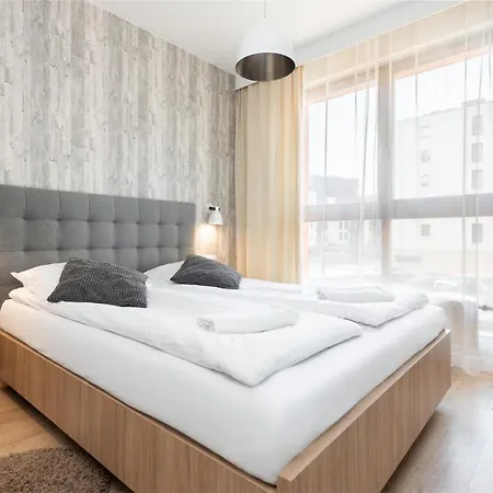 Center Torunska 15 *